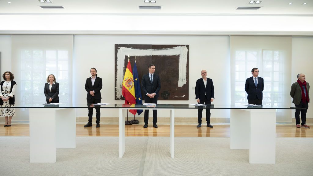 El Gobierno llega a un pacto por el empleo con patronal y sindicatos El Gobierno llega a un pacto por el empleo con patronal y sindicatos
