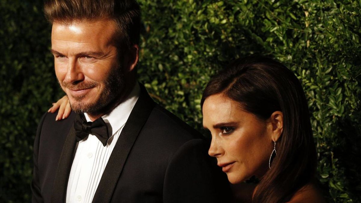 Victoria Beckham pide opinión para celebrar su aniversario de boda con David: "Llevamos 21 años casados"