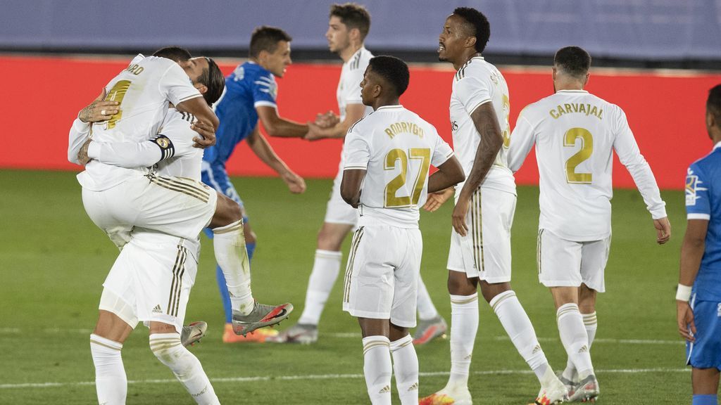 Los jugadores del Madrid celebran la victoria ante el Getafe.