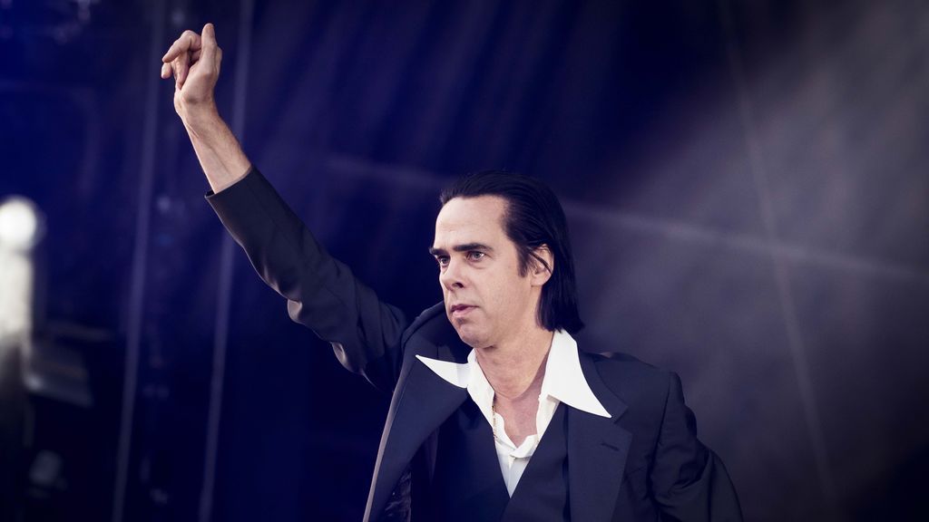 De su adicción a la heroína al duelo por la muerte de su hijo: Nick Cave, la historia de una transformación entre tinieblas