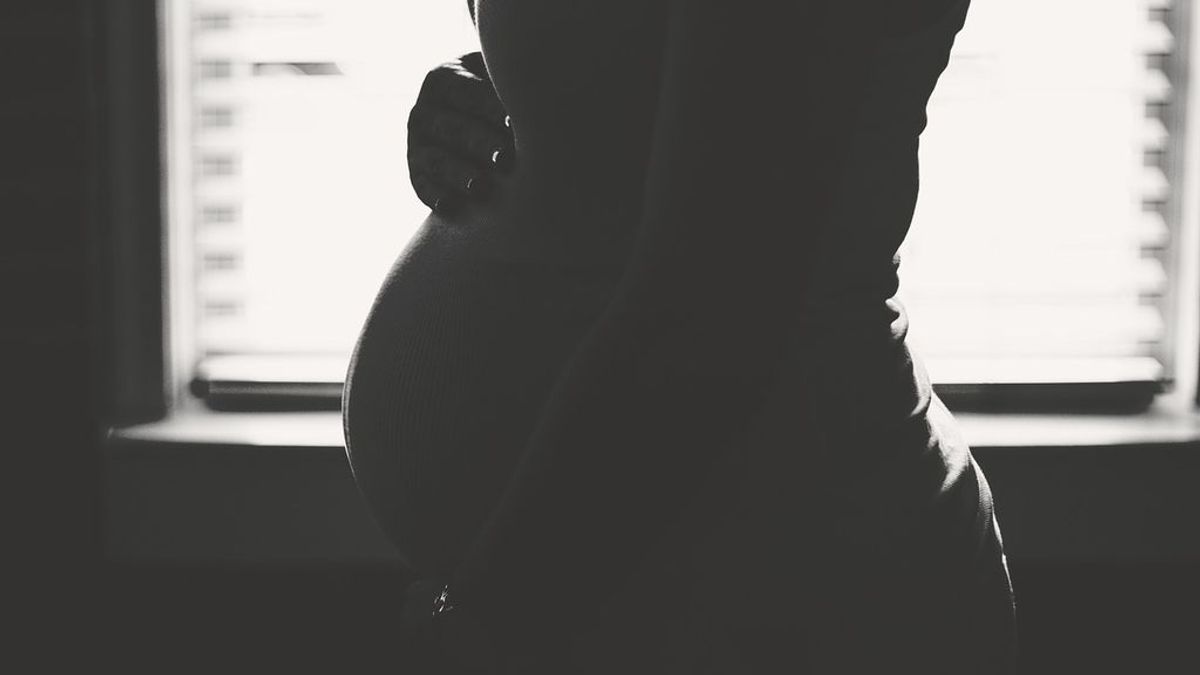 Una mujer embarazada de ocho meses corta el pene a su marido al enterarse que tiene otra familia