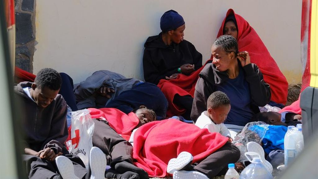 Desarticulada una red de tráfico de migrantes que organizó 20 pateras de Marruecos a Canarias Desarticulada una red de tráfico de migrantes que organizó 20 pateras de Marruecos a Canarias