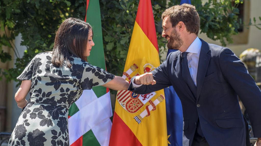 Casado y Arrimadas cargan en Gernika contra el PNV por sus contactos con Bildu y su apoyo al Gobierno de Sánchez Casado y Arrimadas cargan en Gernika contra el PNV por sus contactos con Bildu y su apoyo al Gobierno de Sánchez