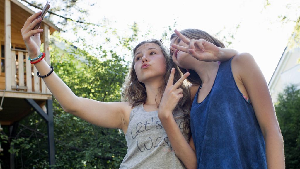 CHICAS-SELFIE-CORDONPRESS