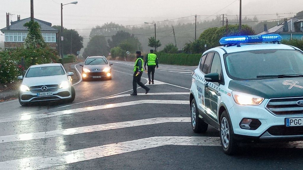Un amplio dispositivo de la Guardia Civil controla las carreteras en A Mariña
