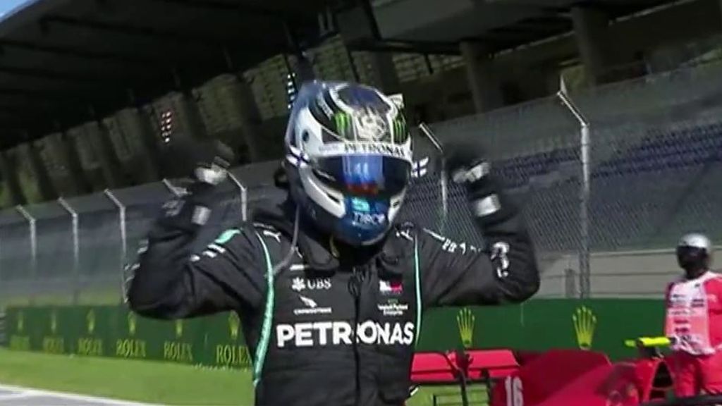Bottas celebra la victoria en Austria.