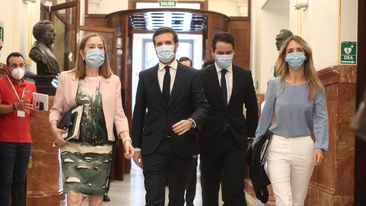 Los diez días de silencio de Álvarez de Toledo disparan los rumores de su sustitución por Ana Pastor Los diez días de silencio de Álvarez de Toledo disparan los rumores de su sustitución por Ana Pastor