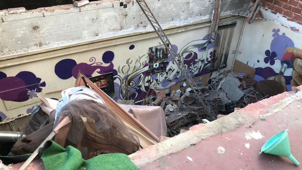 Una piscina causa el hundimiento del techo de un bar en Terrassa Una piscina causa el hundimiento del techo de un bar en Terrassa