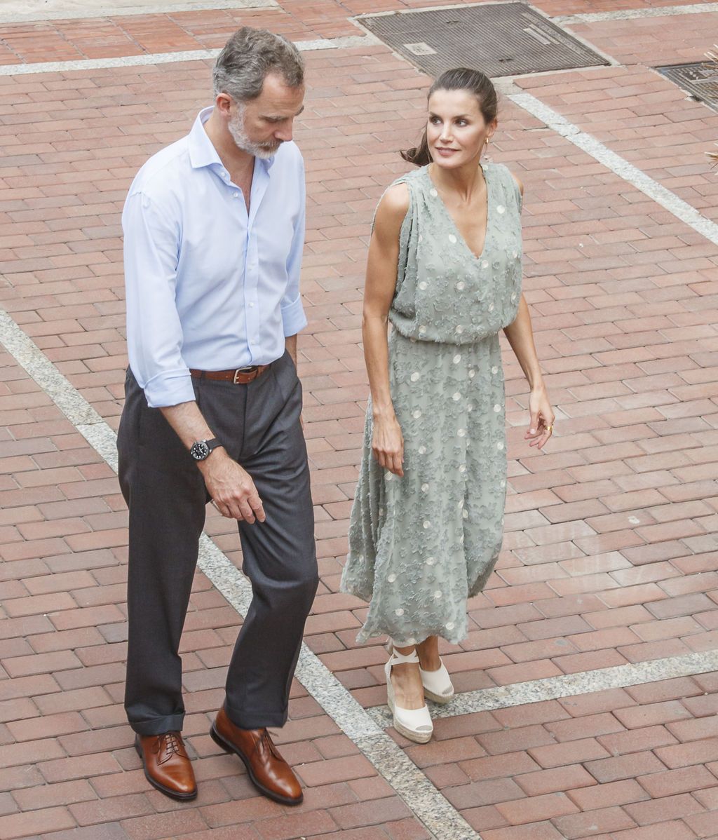 EuropaPress_3204212_reyes_felipe_vi_letizia_recorren_paseo_canteras_palmas_gran_canaria