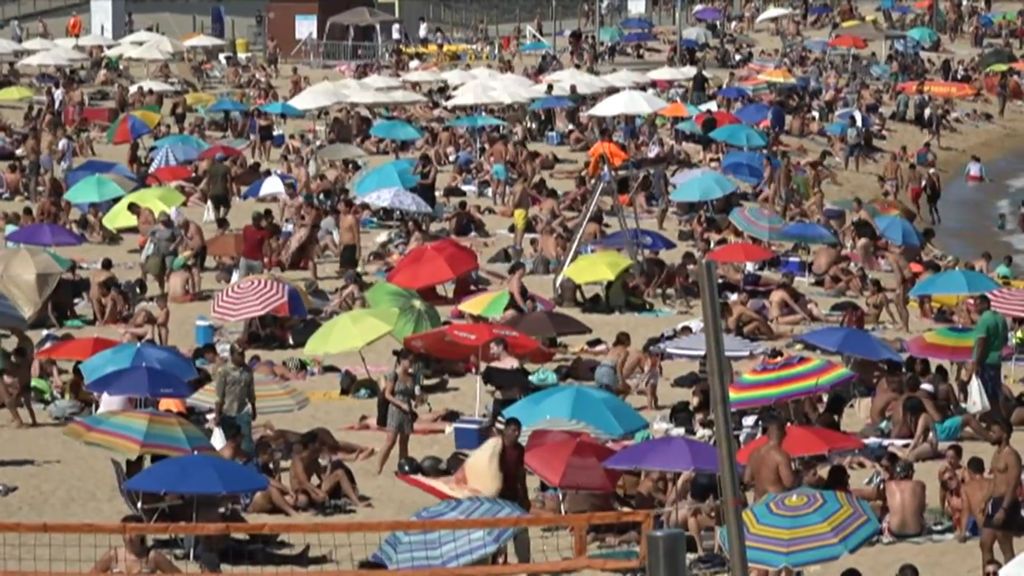 Las playas de España, desbordadas: caso omiso a las medidas pese al aumento de los brotes