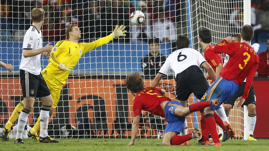 Puyol rematando el gol de la victoria Puyol rematando el gol de la victoria