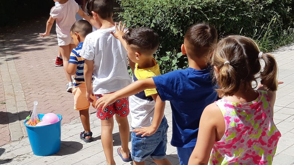 niños globos