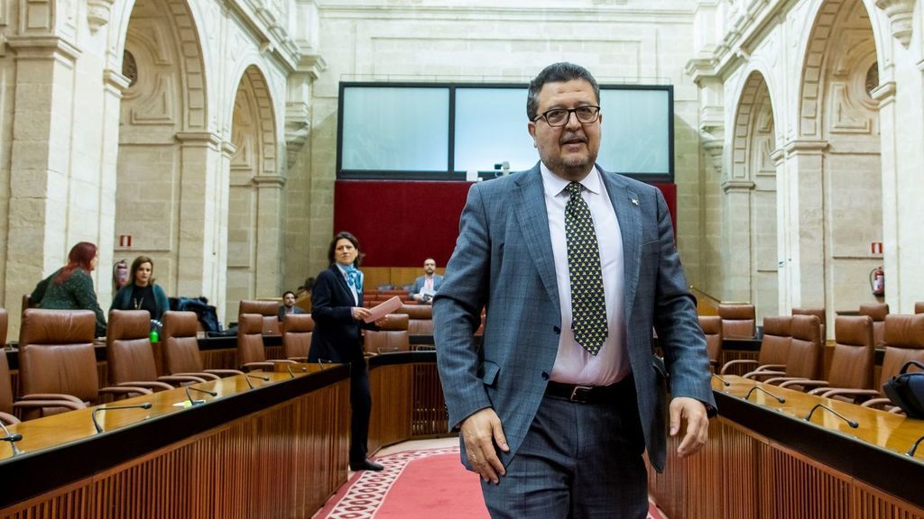 La Fiscalía acusa al juez Serrano, ex presidente de Vox Andalucía , de apropiarse de 438.000 euros La Fiscalía acusa al juez Serrano, ex presidente de Vox Andalucía , de apropiarse de 438.000 euros