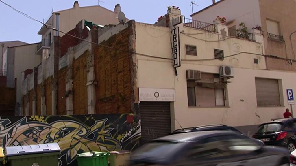 El techo de un bar de Tarrasa se viene abajo por el peso de una piscina hinchable en la terraza de los vecinos