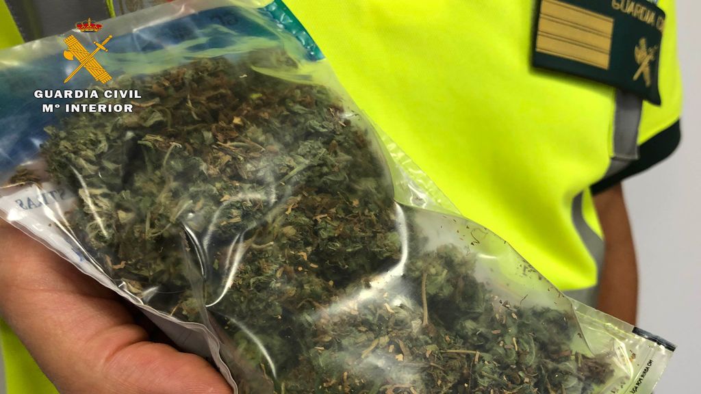 Detenida una mujer por circular sin cinturón y bajo los efectos de las drogas