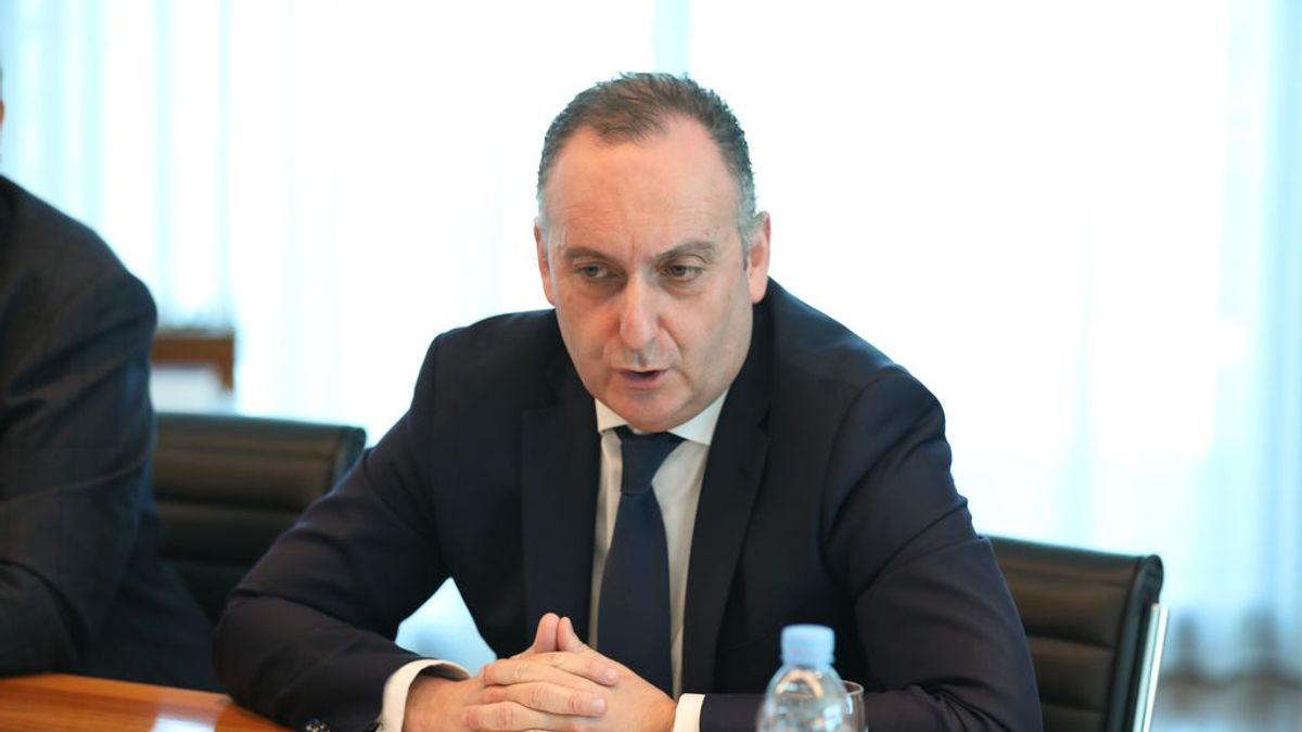 Dimite el director financiero de Correos, que presumió por Whatsapp de rebajar la tarifa de una prostituta Dimite el director financiero de Correos, que presumió por Whatsapp de rebajar la tarifa de una prostituta