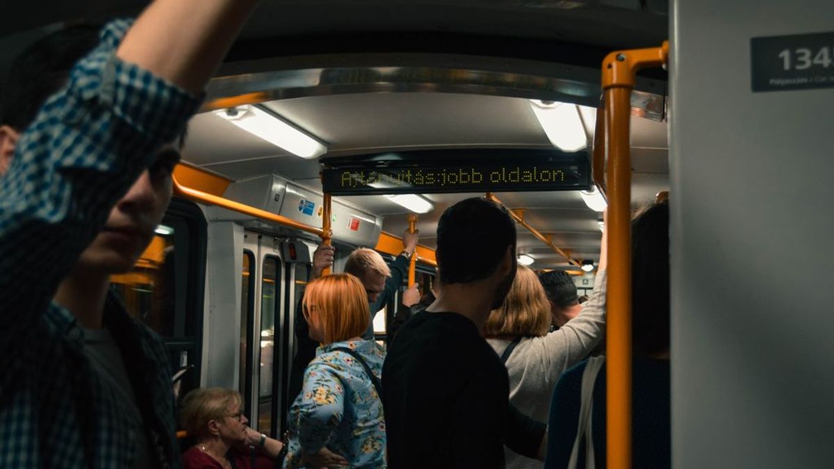 El metro de Berlín invita a no echarse desodorante para que usar la mascarilla sea todavía más necesario