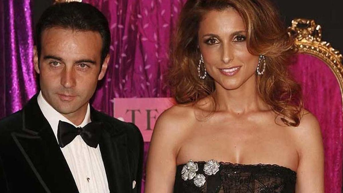 Las contradicciones del culebrón de Enrique Ponce y la "espantada" de su novia Ana Soria Las contradicciones del culebrón de Enrique Ponce y la "espantada" de su novia Ana Soria