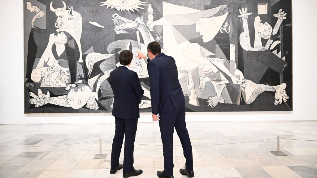 Sánchez y Conte disfrutan del Guernica Sánchez y Conte disfrutan del Guernica