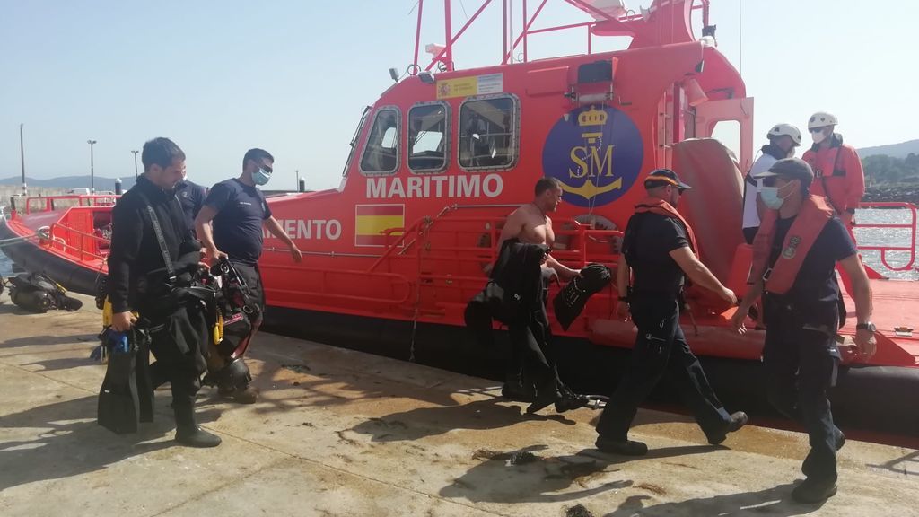 Continúa la búsqueda de dos jóvenes en A Coruña: habían robado un kayak para dos personas y subieron tres, uno de ellos no sabía nadar Continúa la búsqueda de dos jóvenes en A Coruña: habían robado un kayak para dos personas y subieron tres, uno de ellos no sabía nadar