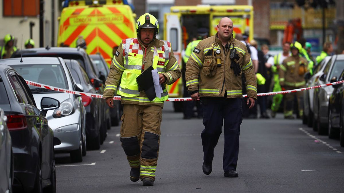 Una grúa de 20 metros cae sobre un edificio en construcción en Londres causando 4 heridos y varios desaparecidos Una grúa de 20 metros cae sobre un edificio en construcción en Londres causando 4 heridos y varios desaparecidos