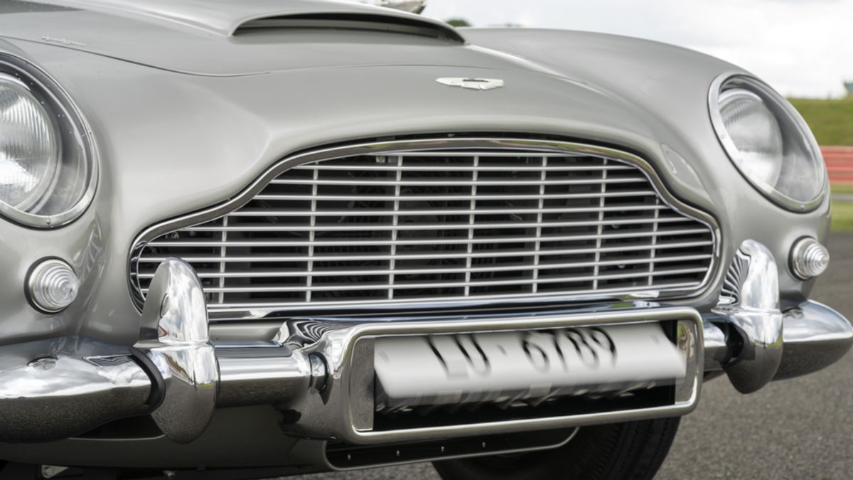 Aston Martin DB5 Goldfinger Continuation_14.jpg