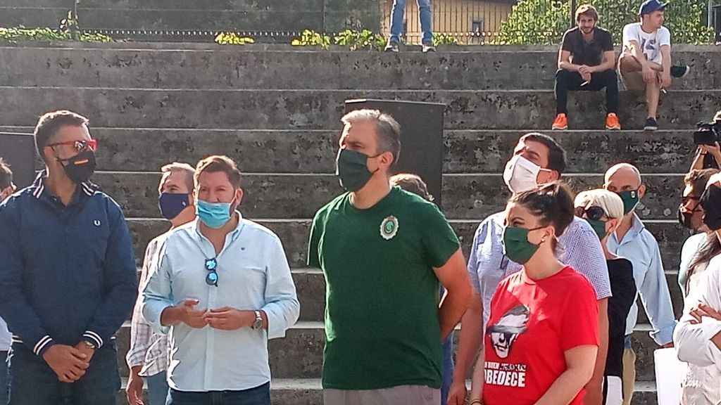 Vox homenajea a la Guardia Civil en un frontón de Oñati (Guipúzcoa) Vox homenajea a la Guardia Civil en un frontón de Oñati (Guipúzcoa)