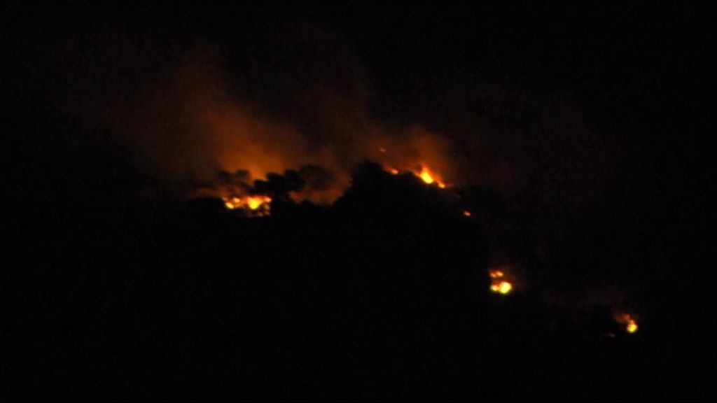 Noche sin descanso en Cazorla para tratar de extinguir unas llamas sin control