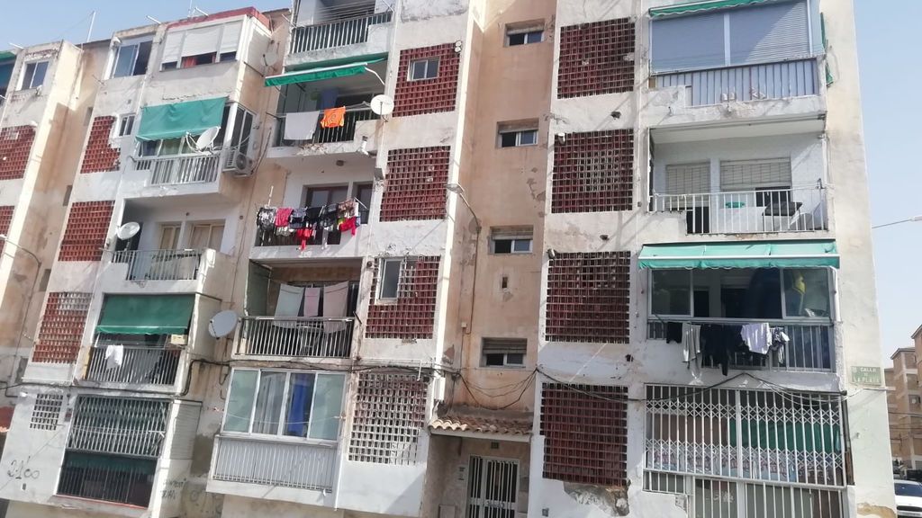 Vivienda donde residía el matrimonio fallecido de Alicante, en el barrio de Colonia Requena Vivienda donde residía el matrimonio fallecido de Alicante, en el barrio de Colonia Requena