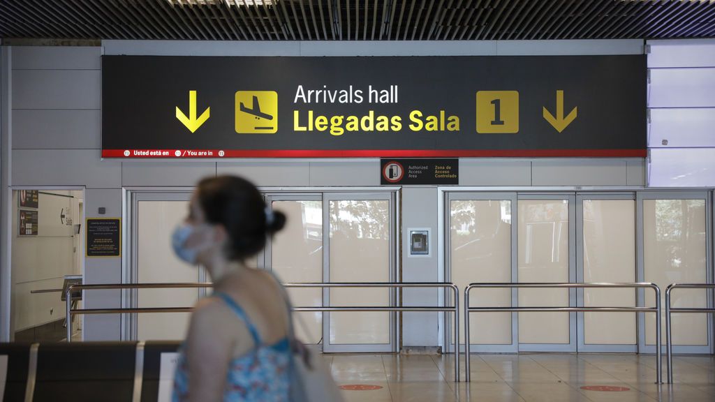 Sanidad exterior comunica a Madrid los dos primeros casos de Covid localizados en Barajas Sanidad exterior comunica a Madrid los dos primeros casos de Covid localizados en Barajas