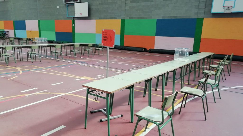 Uno de los pabellones que se ha habilitado en Burela para la celebración de las votaciones
