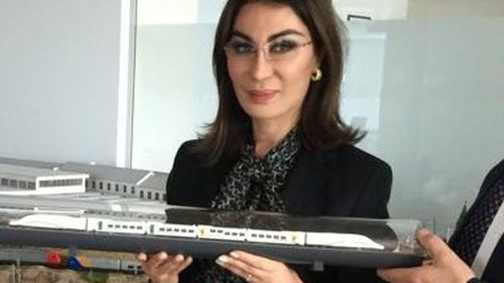 Shahpari Zanganeh niega ser amiga del rey emérito y 'lobista' del AVE a la Meca Shahpari Zanganeh niega ser amiga del rey emérito y 'lobista' del AVE a la Meca