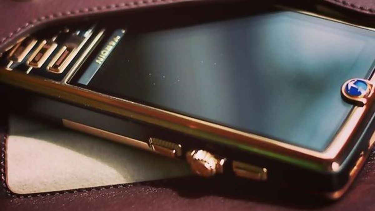 No es un iPhone y tampoco un Samsung, el teléfono más caro del mundo tiene 2.000 diamantes