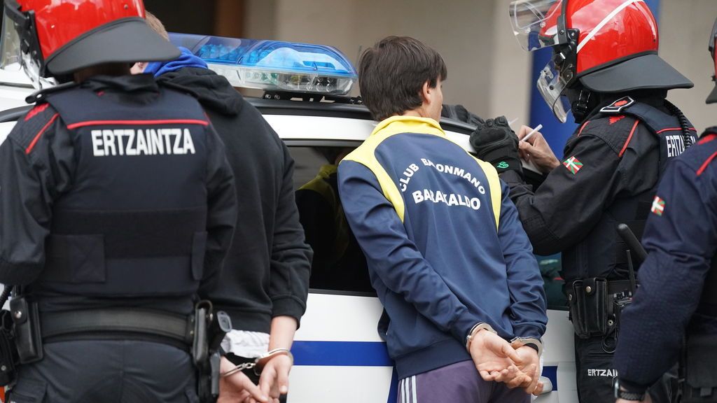 Elecciones Euskadi 2020: Cuatro detenidos durante los altercados en un mitin de Vox en Barakaldo Elecciones Euskadi 2020: Cuatro detenidos durante los altercados en un mitin de Vox en Barakaldo