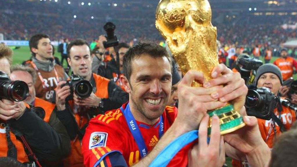 Marchena posa con la copa de campeón del mundo