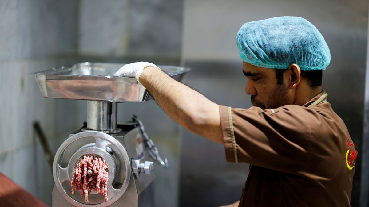 Herida una trabajadora de una carnicería de Cangas del Narcea al quedar su mano atrapada en la máquina picadora