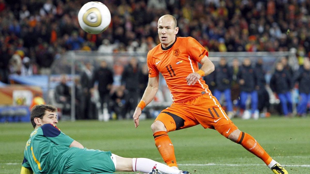 Las cinco claves del España-Holanda donde fuimos campeones: de la patada a Xabi Alonso, a la parada de Casillas a Robben Las cinco claves del España-Holanda donde fuimos campeones: de la patada a Xabi Alonso, a la parada de Casillas a Robben