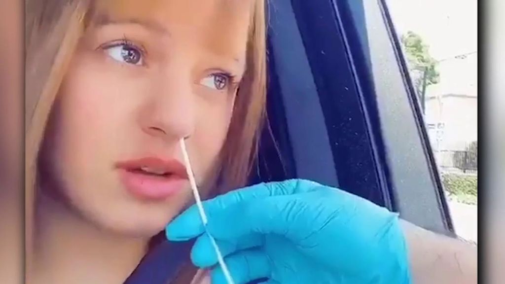 Rosalia comparte un vídeo haciéndose un test PCR y un enfermero le avisa: “Está hecho ‘malamente”