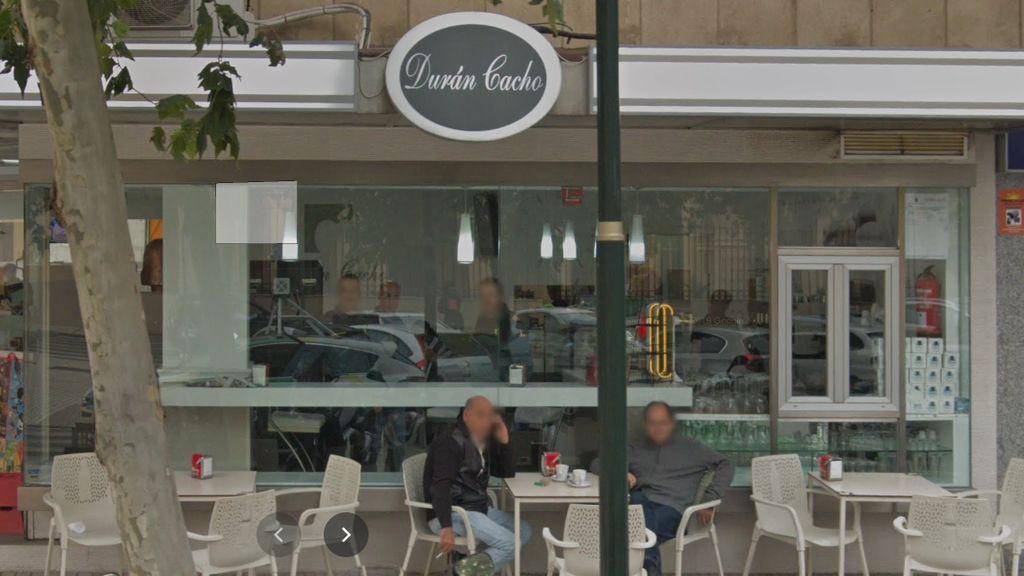"Cerrado por problemas eléctricos": El cartel de una cafetería, segundo brote en Badajoz "Cerrado por problemas eléctricos": El cartel de una cafetería, segundo brote en Badajoz