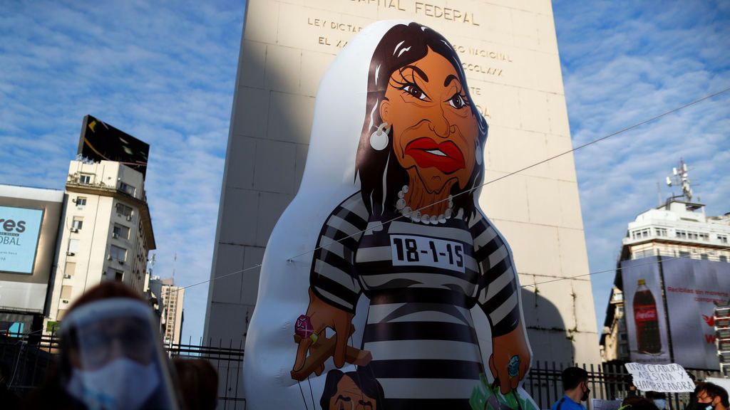 Miles de personas protestan en Argentina contra las medidas de confinamiento Miles de personas protestan en Argentina contra las medidas de confinamiento