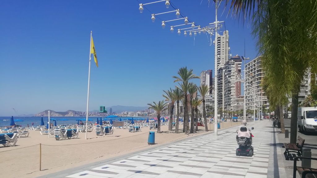 Benidorm empieza a reabrir hoteles y a recuperar la afluencia turística Benidorm empieza a reabrir hoteles y a recuperar la afluencia turística