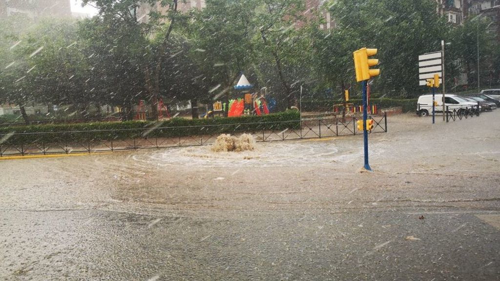 Inundaciones en Madrid por una monumental tromba de agua Inundaciones en Madrid por una monumental tromba de agua