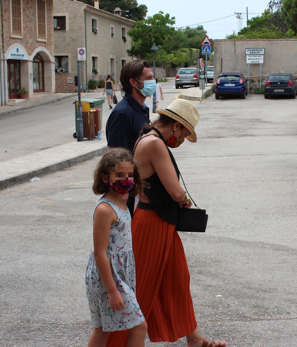 Chenoa junto a Miguel Sánchez Encinas y su hija