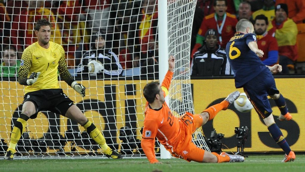 Iniesta marca el gol más importante del fútbol español