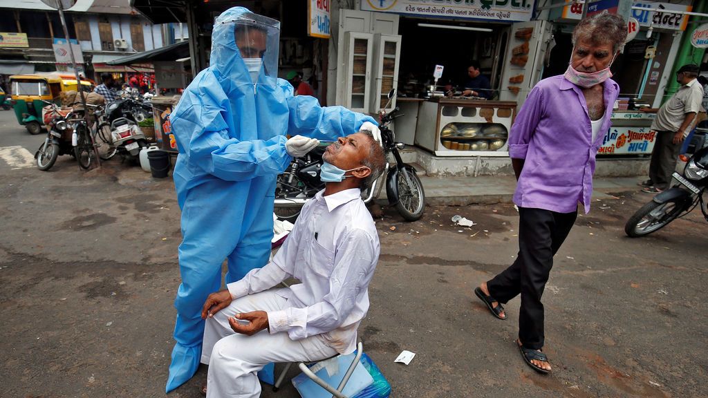 India rebasa los 800.000 casos de coronavirus tras registrar más de 27.000 contagios en un día India rebasa los 800.000 casos de coronavirus tras registrar más de 27.000 contagios en un día