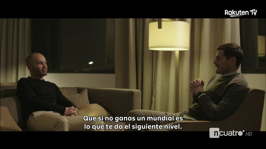 Iniesta hablando con Casillas en el documental de Rakuten.