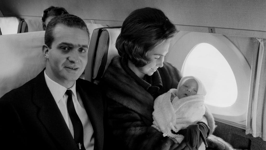Viaje de los entonces príncipes de España con la infanta Elena