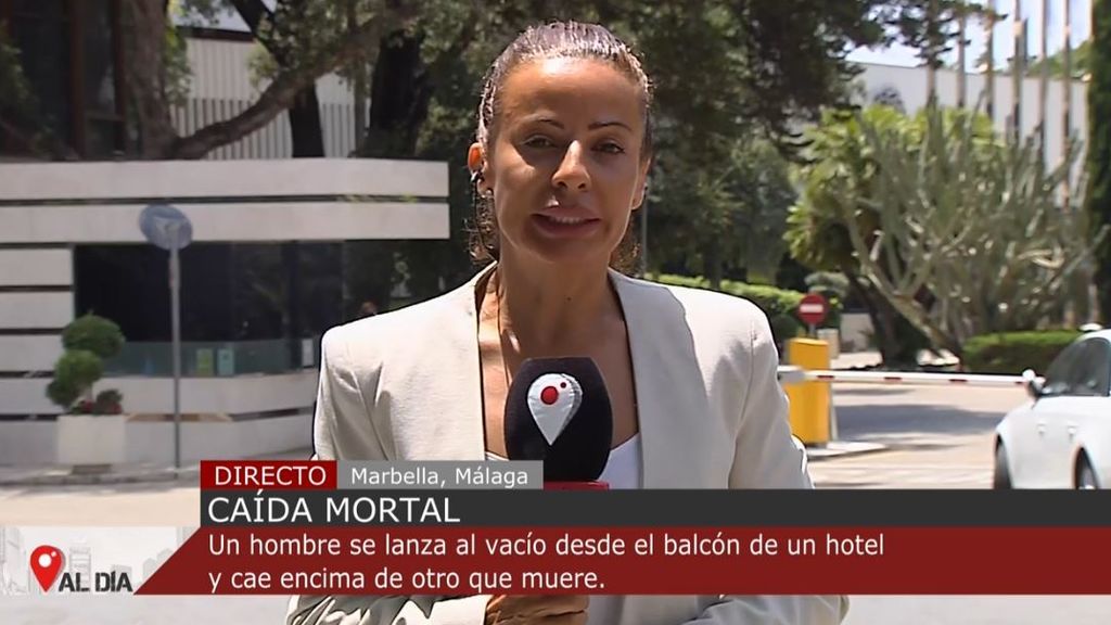 Muere un hombre al precipitarse desde el balcón de un hotel en Marbella y mata a otro al caer encima