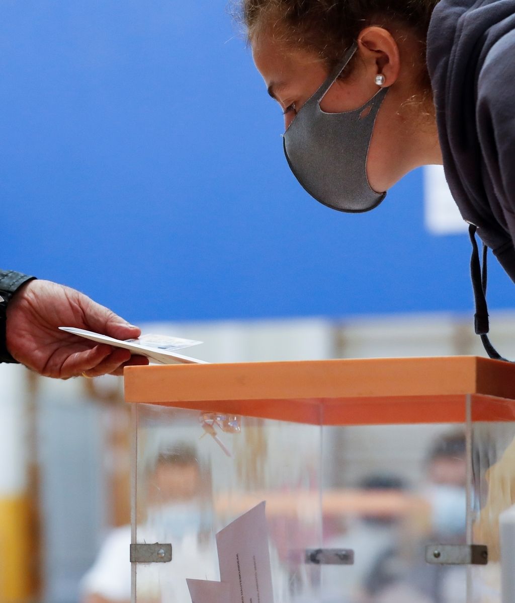 La estética electoral del 12J: vascos y gallegos acuden a las urnas en la nueva normalidad, en imágenes