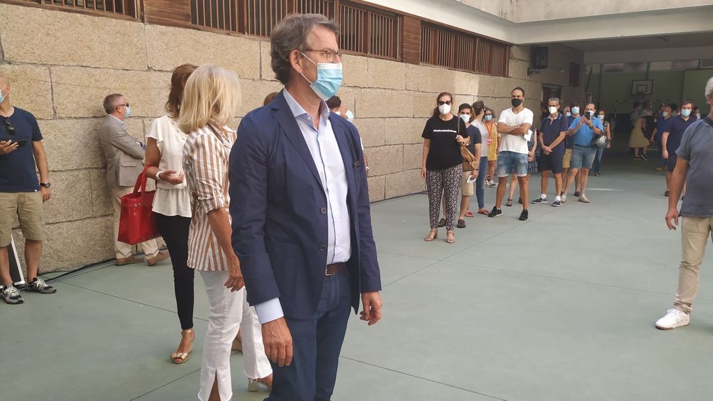Feijóo vota en la elecciones gallegas Feijóo vota en la elecciones gallegas
